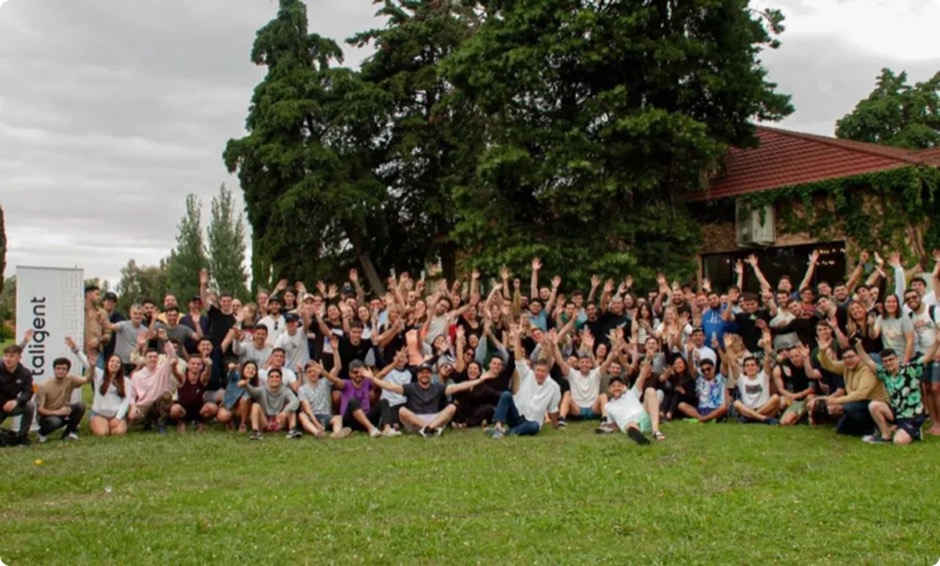 Equipo Taligent compartiendo un momento